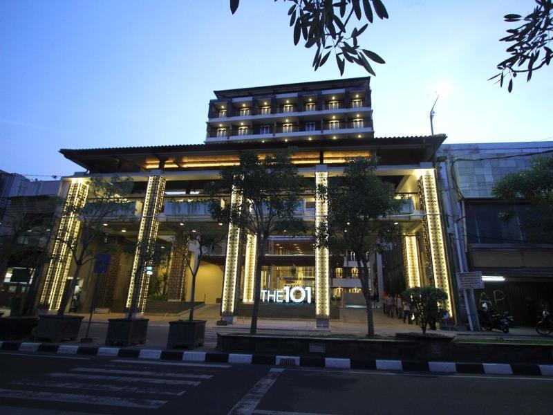 The 1O1 Yogyakarta Tugu Hotel Exterior foto
